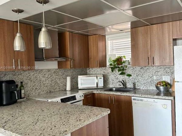 8290 Lake Dr, Unit 325, Doral, FL 33166