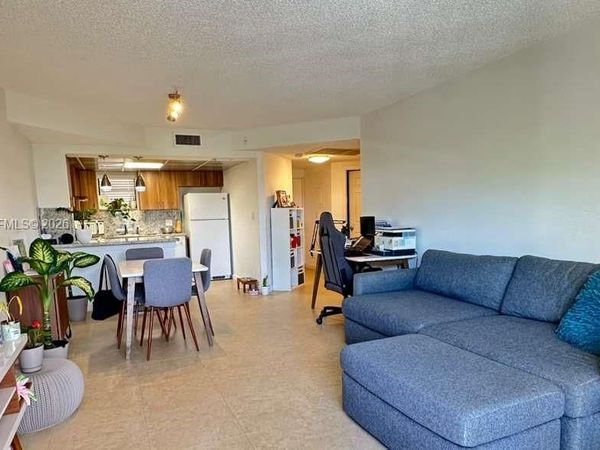 8290 Lake Dr , Unit 325, Doral, FL 33166