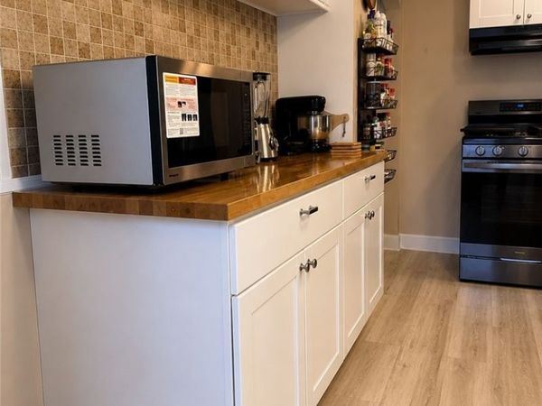 9614 Ravenna Road , Twinsburg, OH 44087