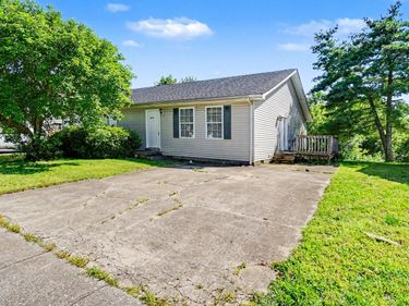 228 Blackhawk Circle, Versailles, KY 40383