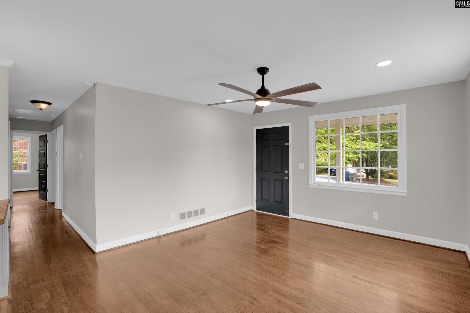 955 Laurie Lane  Photo 9
