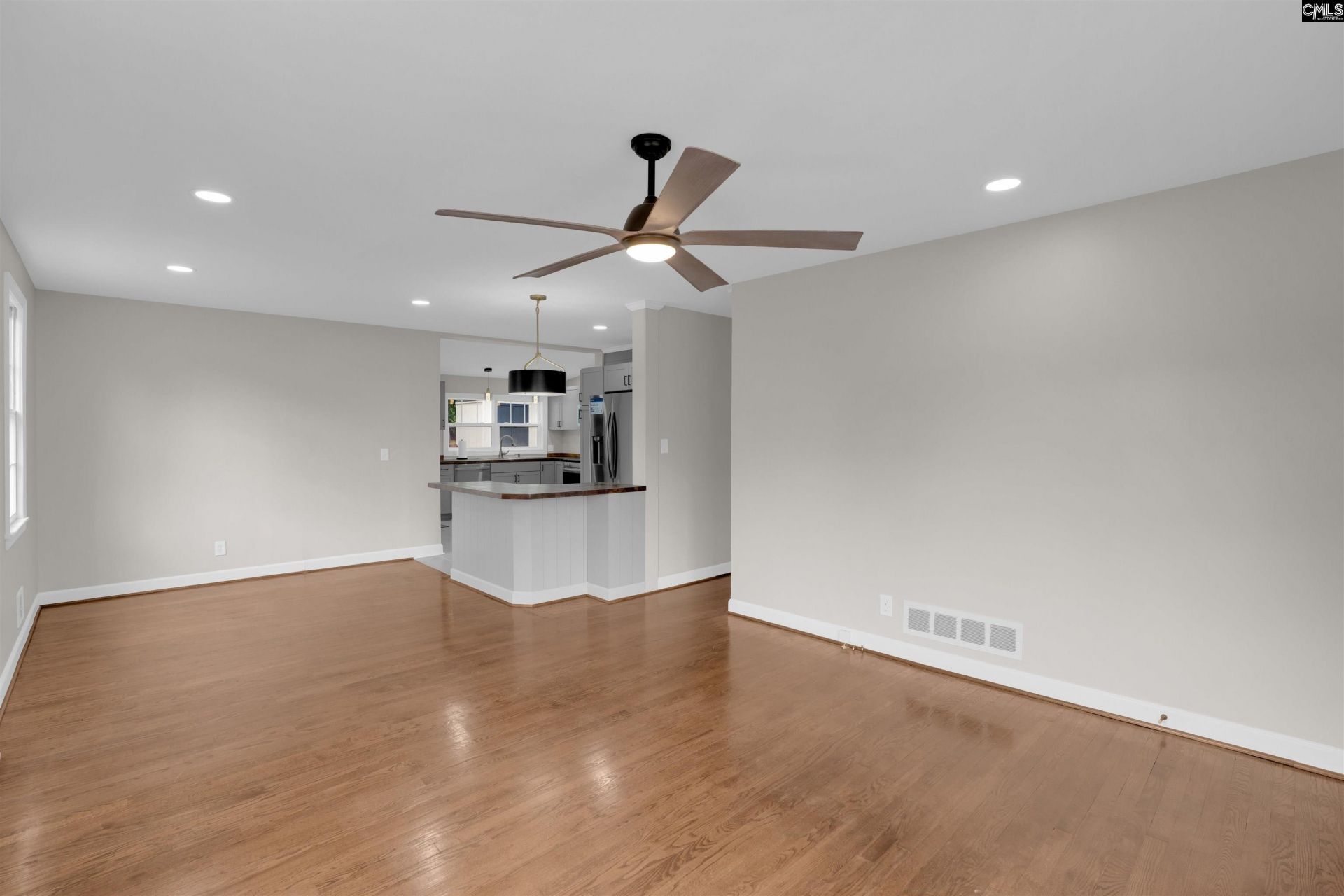 955 Laurie Lane Photo 9