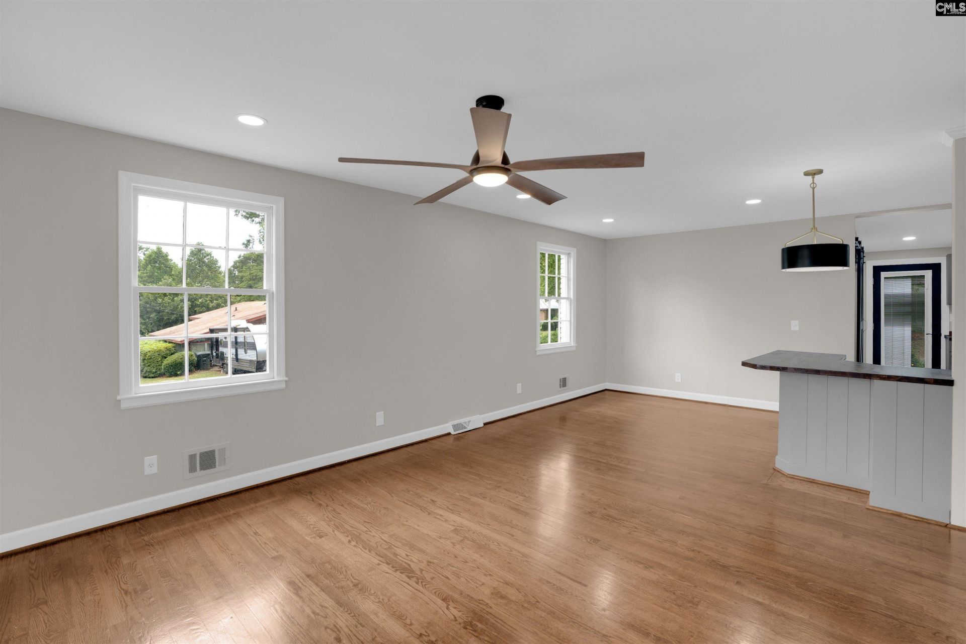 955 Laurie Lane  Photo 7