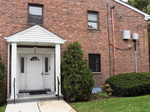 218 Fulton Street, Unit 1B, Farmingdale, NY 11735