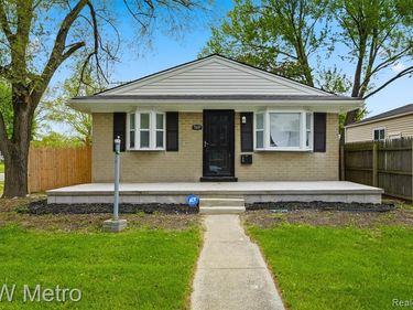 19630 Broadacres Street, Clinton Twp, MI 48035