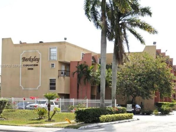 10900 SW 104th St, Unit 315, Miami, FL 33176