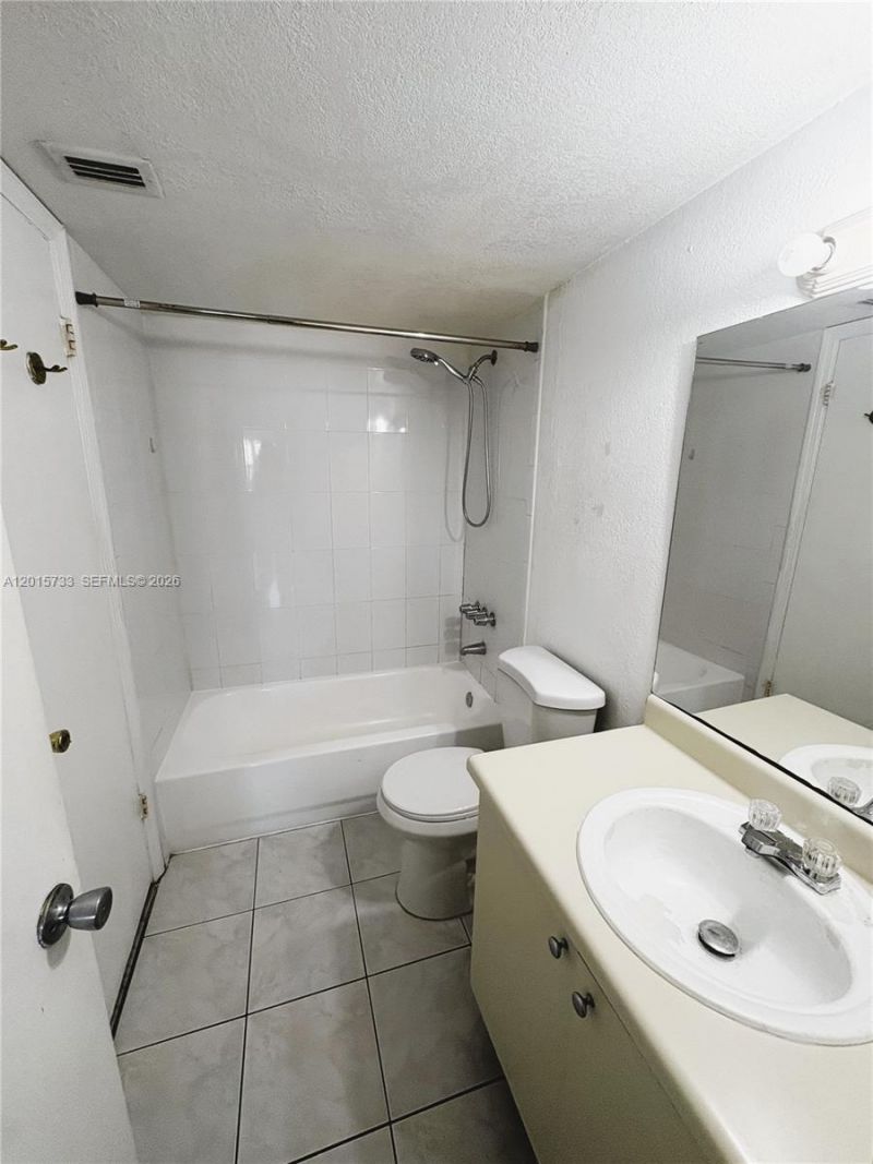 10900 SW 104th St, Unit 315, Miami, FL 33176 Photo