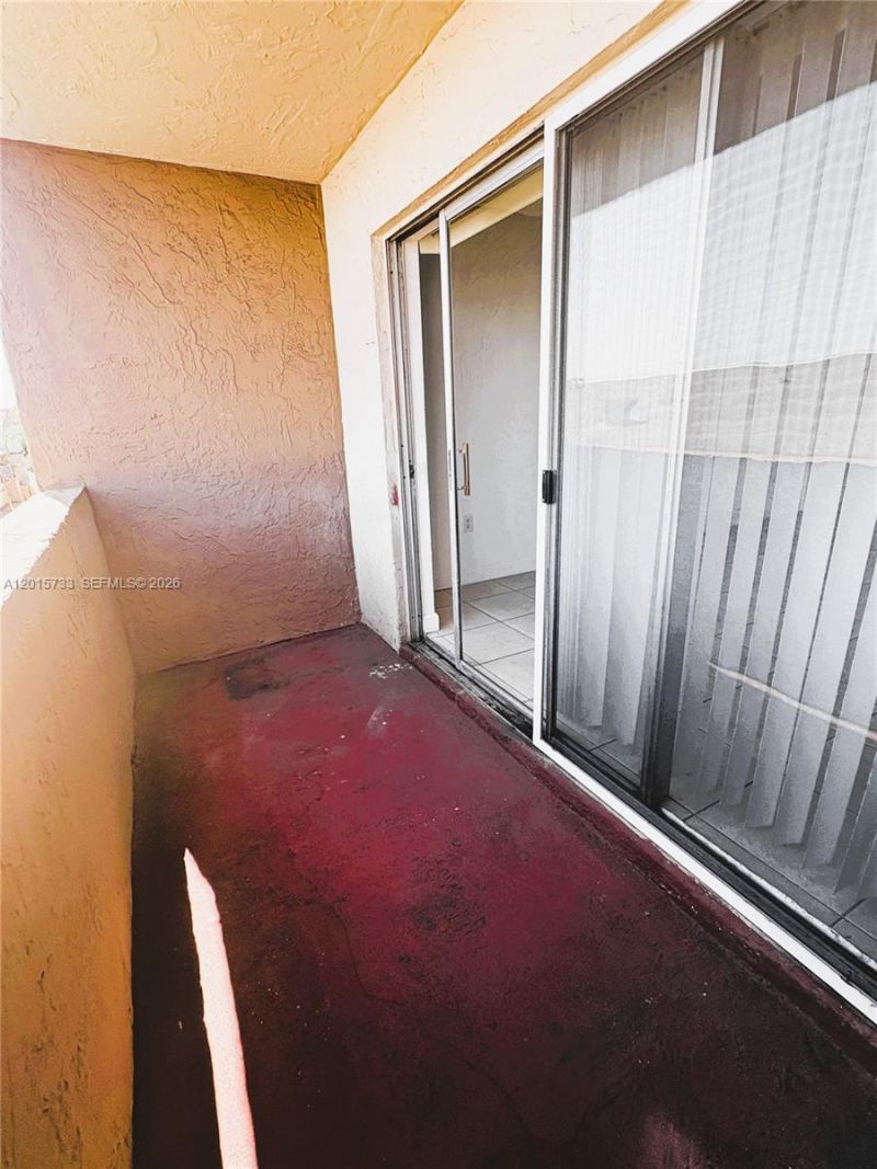 10900 SW 104th St, Unit 315, Miami, FL 33176 Photo