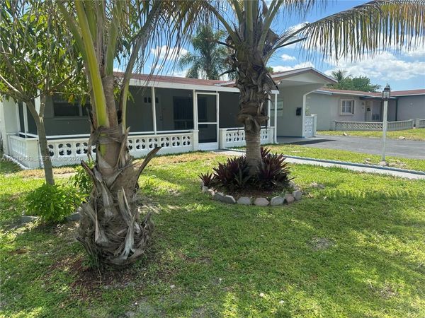4616 NW 39th St , Lauderdale Lakes, FL 33319