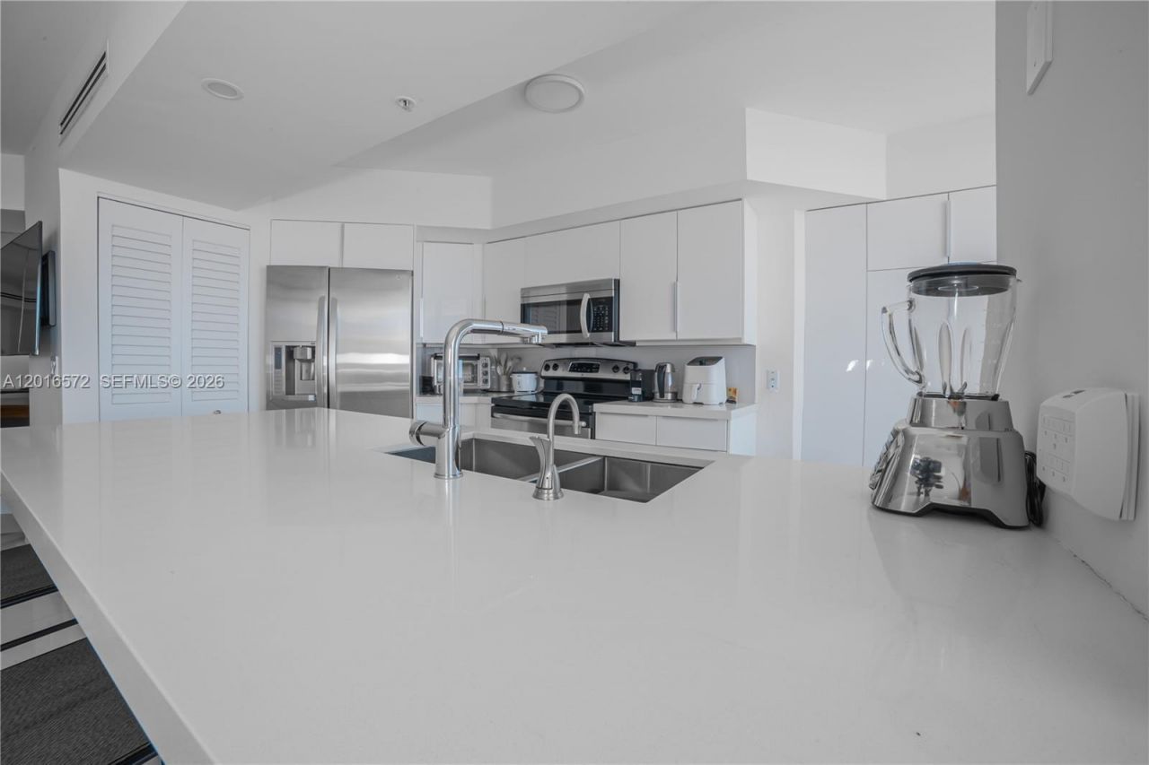 6301 Collins Ave , Unit 1102, Miami Beach, FL 33141 Photo