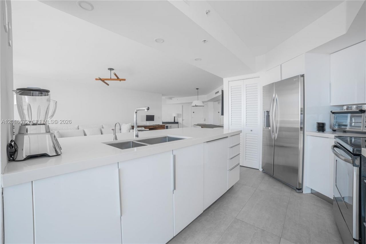 6301 Collins Ave , Unit 1102, Miami Beach, FL 33141 Photo