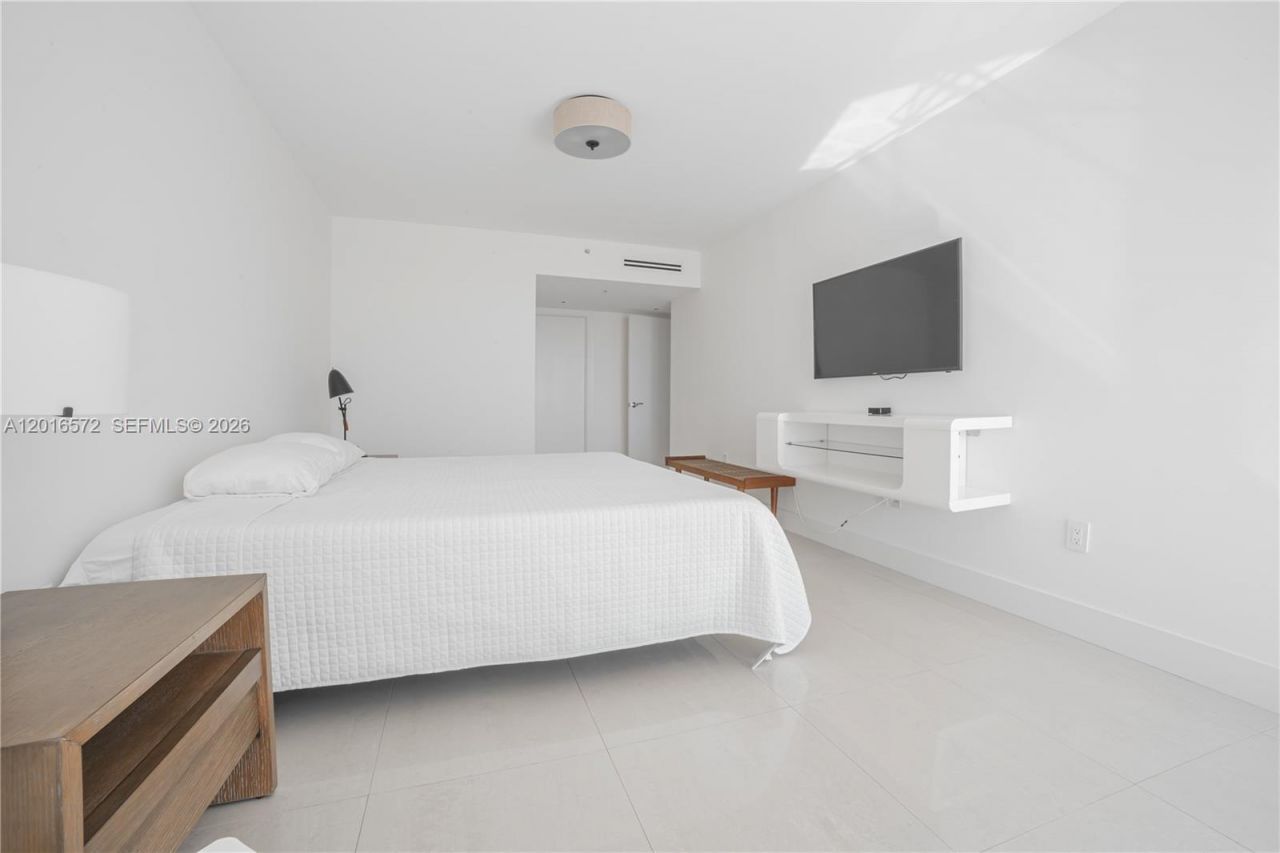 6301 Collins Ave , Unit 1102, Miami Beach, FL 33141 Photo