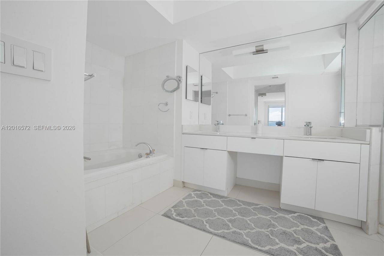 6301 Collins Ave , Unit 1102, Miami Beach, FL 33141 Photo