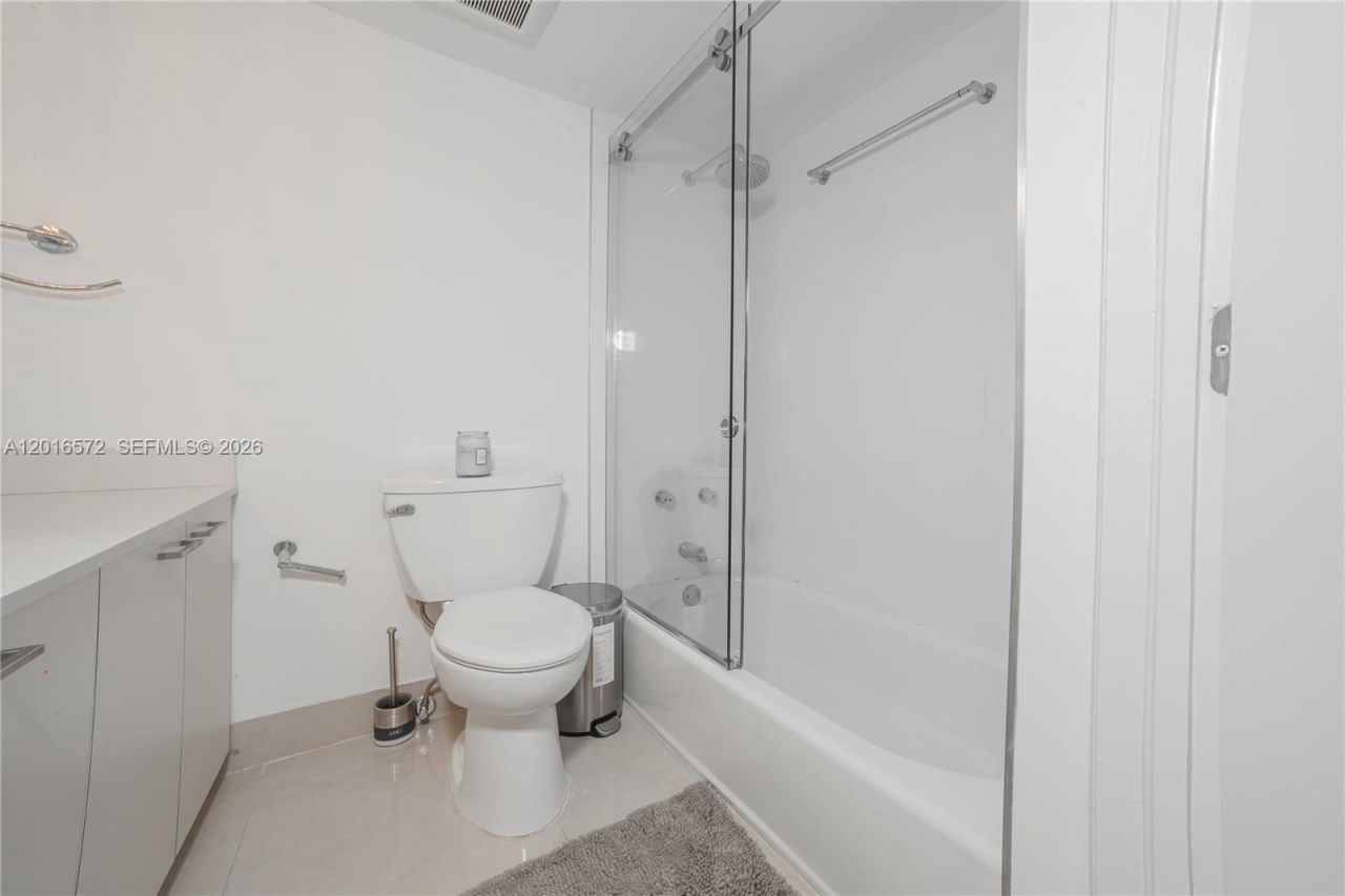 6301 Collins Ave , Unit 1102, Miami Beach, FL 33141 Photo
