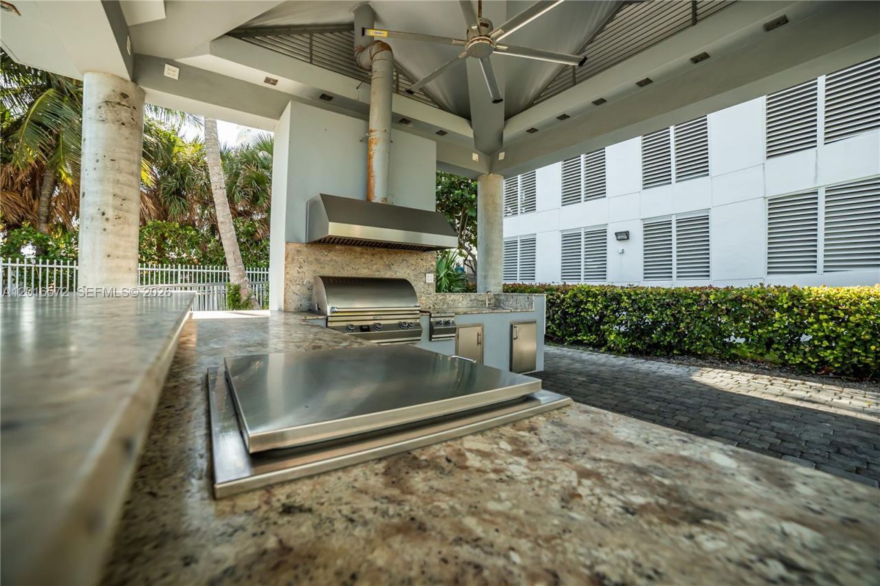 6301 Collins Ave , Unit 1102, Miami Beach, FL 33141 Photo