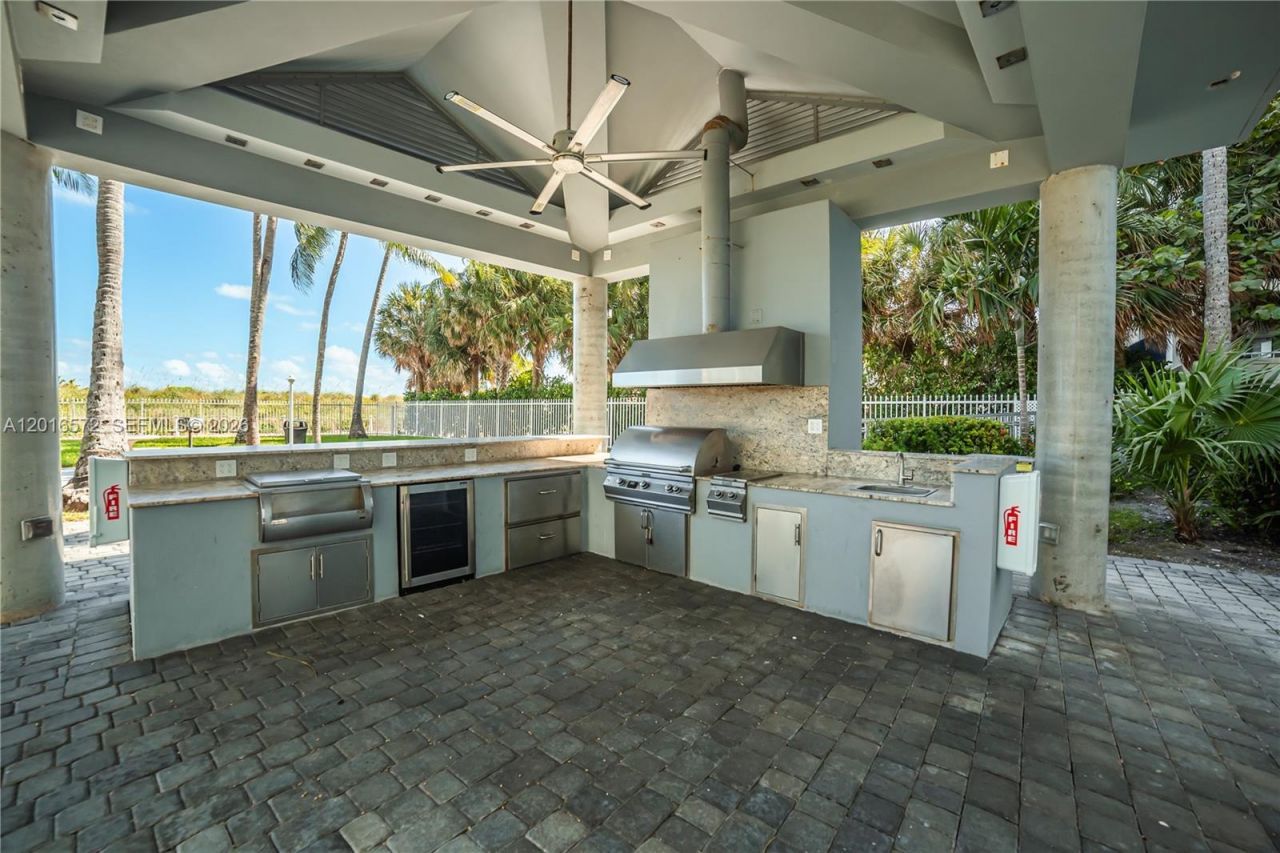 6301 Collins Ave , Unit 1102, Miami Beach, FL 33141 Photo