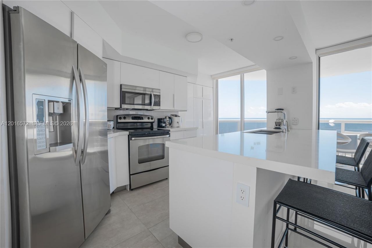 6301 Collins Ave , Unit 1102, Miami Beach, FL 33141 Photo