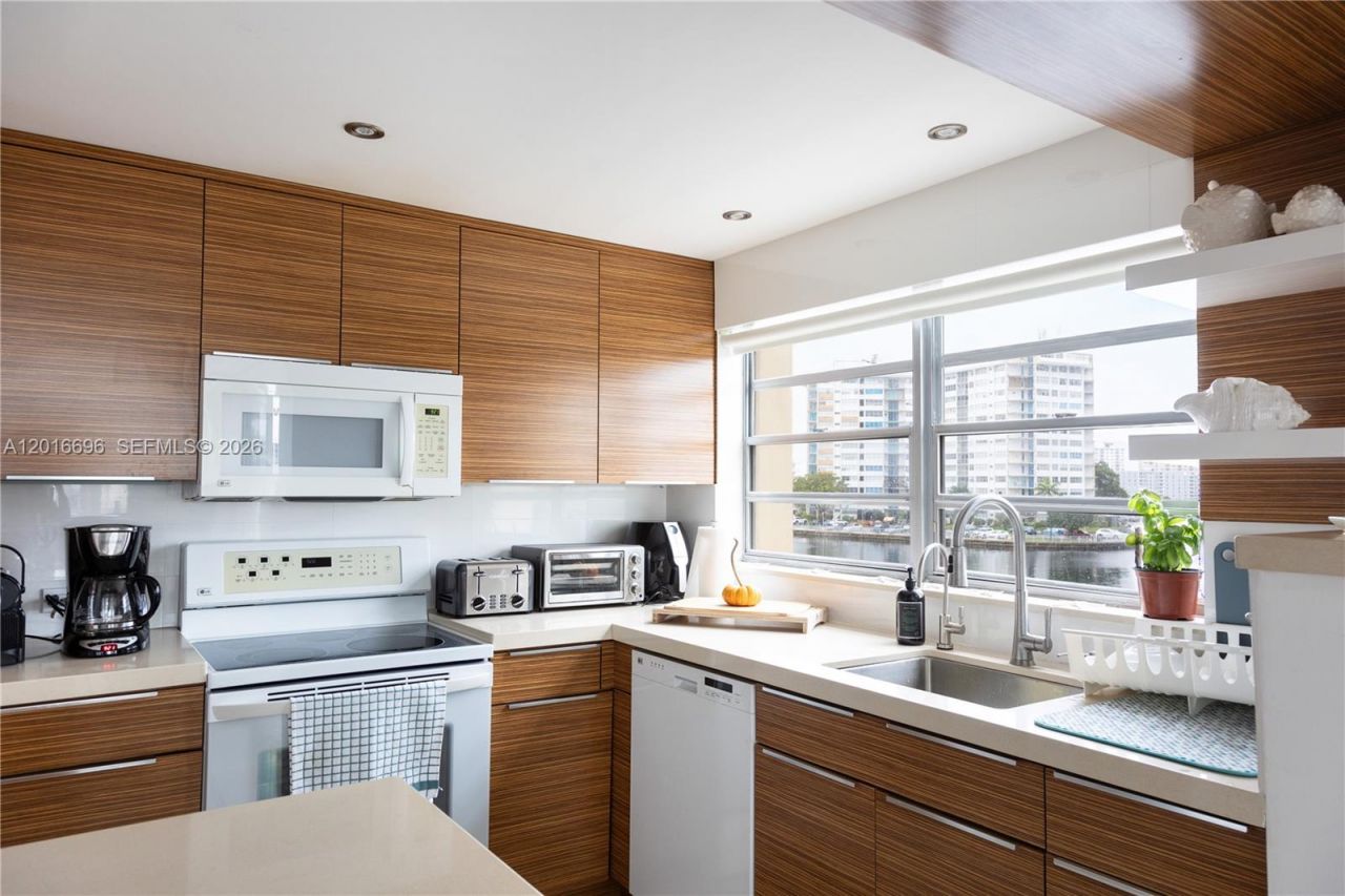 1817 S Ocean Dr , Unit 320, Hallandale Beach, FL 33009 Photo