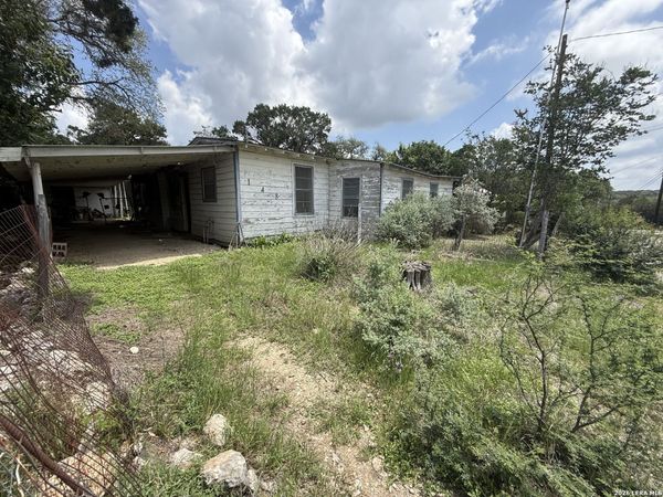 148 Legion Dr, Lakehills, TX 78063