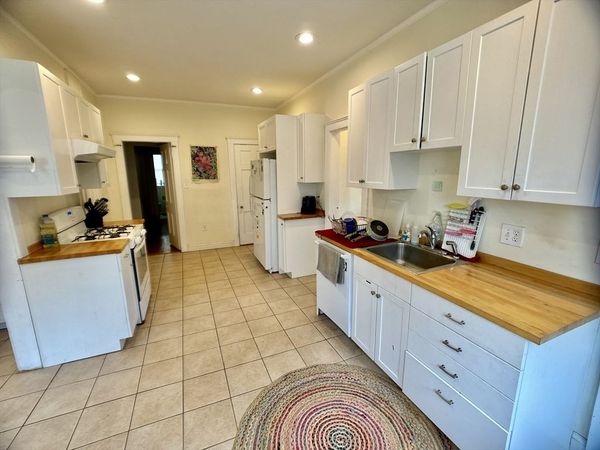 476 Jamaicaway, Unit 1, Boston, MA 02130