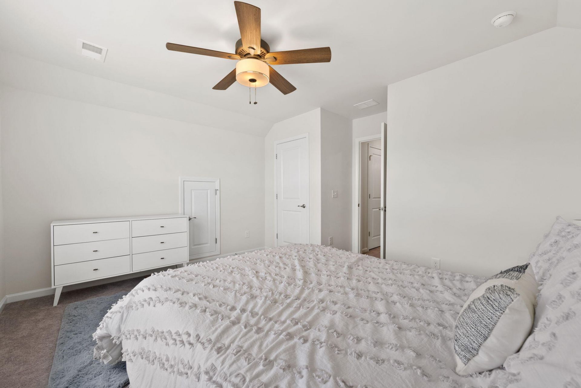 173 Greenwich Drive Photo 24