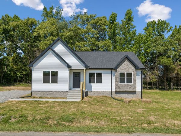 404 Leigh Anna Circle, Lafayette, TN 37083