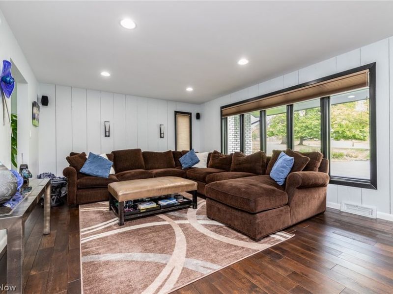 28750 S Woodland Road, Pepper Pike, OH 44124 Photo 4