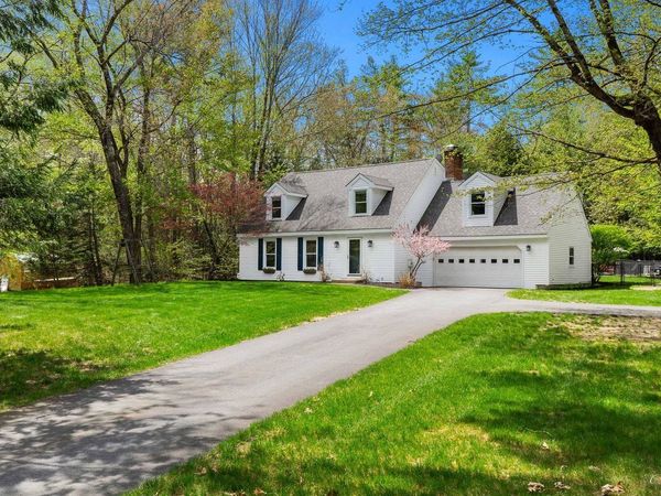 5 Wentworth Drive, Bedford, NH 03110