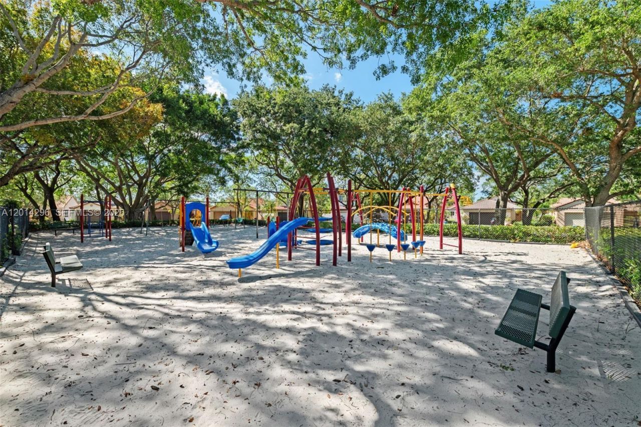 1456 Veracruz Ln , Unit 4-5, Weston, FL 33327 Photo