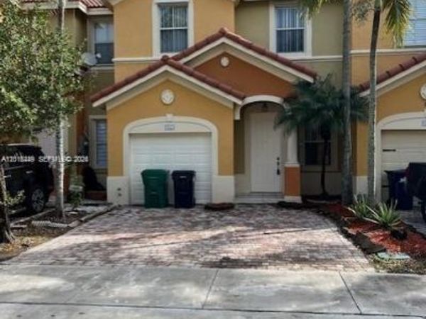 8525 SW 165th Pl, Unit 8525, Miami, FL 33193