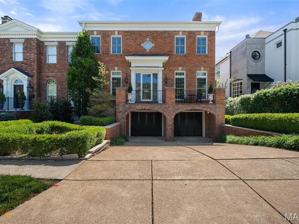 166 N Central Avenue, Clayton, MO 63105