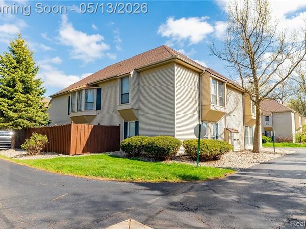 8127 Colony Drive, Grosse Ile Twp, MI 48138