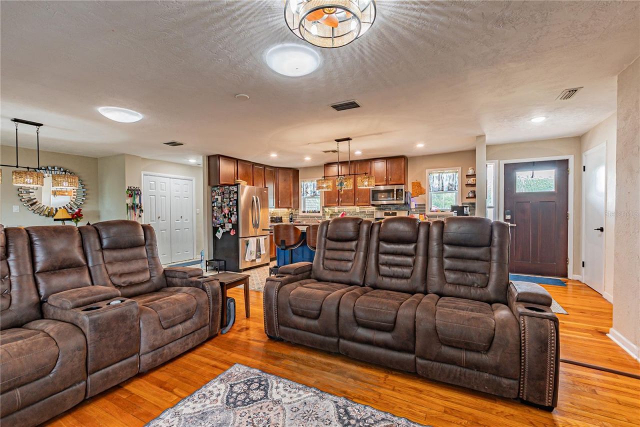 5233 Hill Drive, Zephyrhills, FL 33542 Photo
