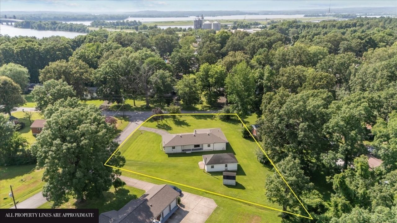 215 Sunset Dr , New Johnsonville, TN 37134 Main Photo