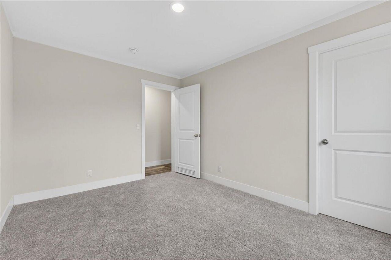 10880 N Jeffries Highway Photo 32