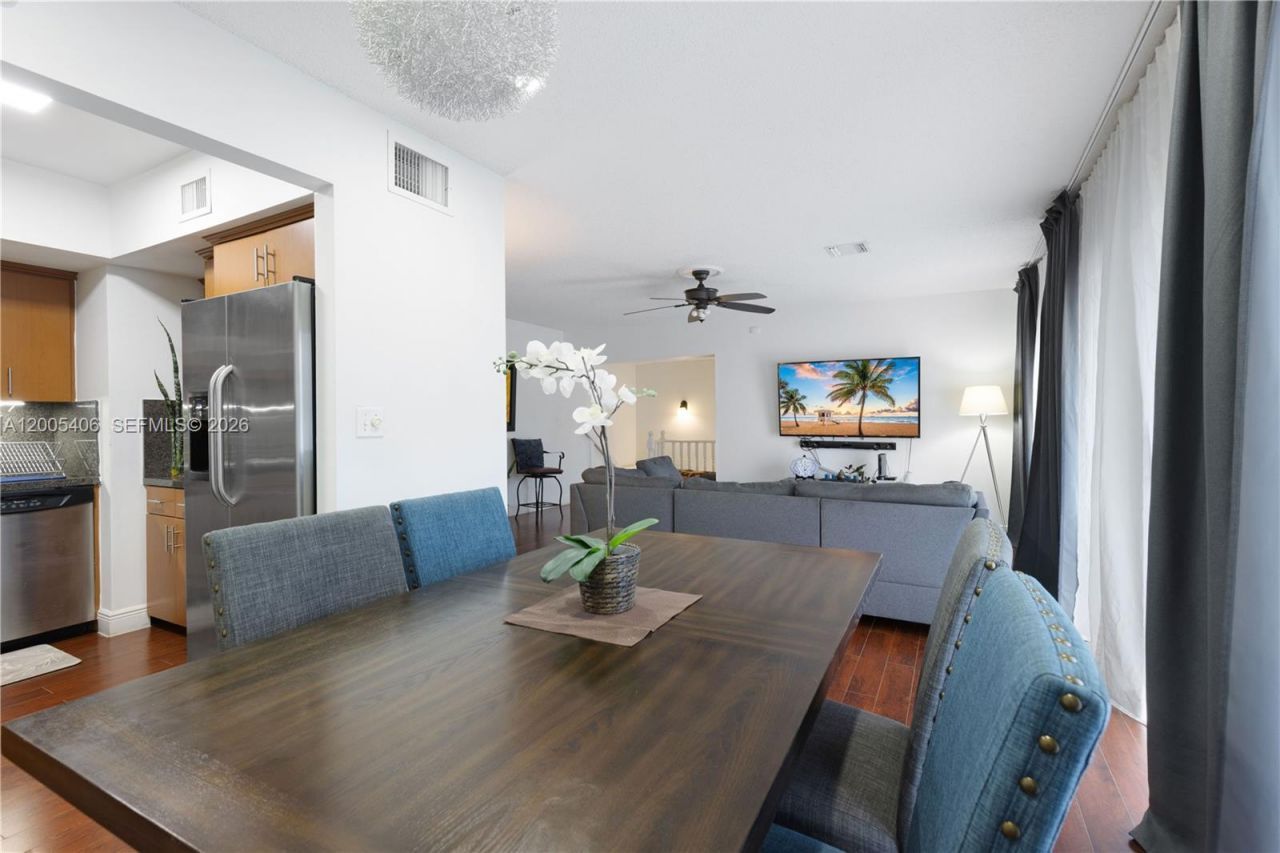 8390 N Missionwood Cir , Unit D-18, Miramar, FL 33025 Photo