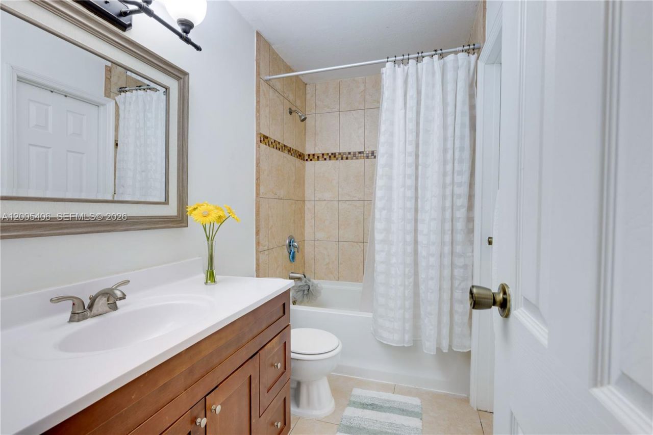 8390 N Missionwood Cir , Unit D-18, Miramar, FL 33025 Photo