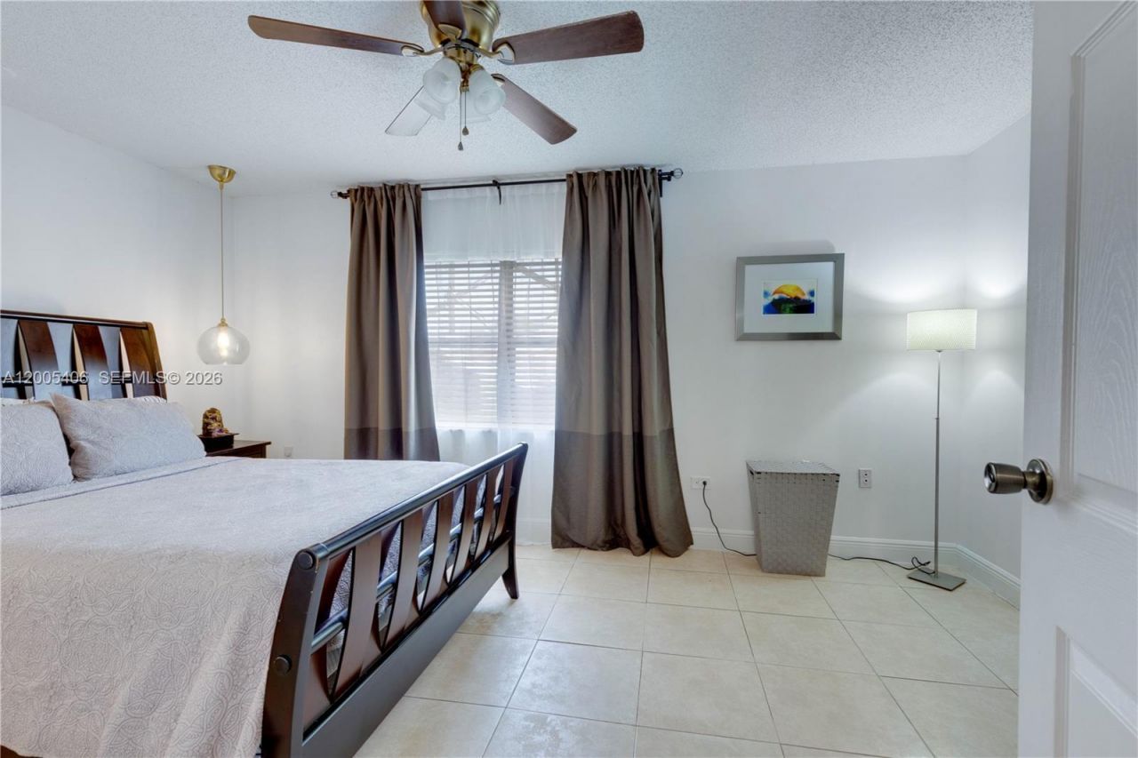 8390 N Missionwood Cir , Unit D-18, Miramar, FL 33025 Photo