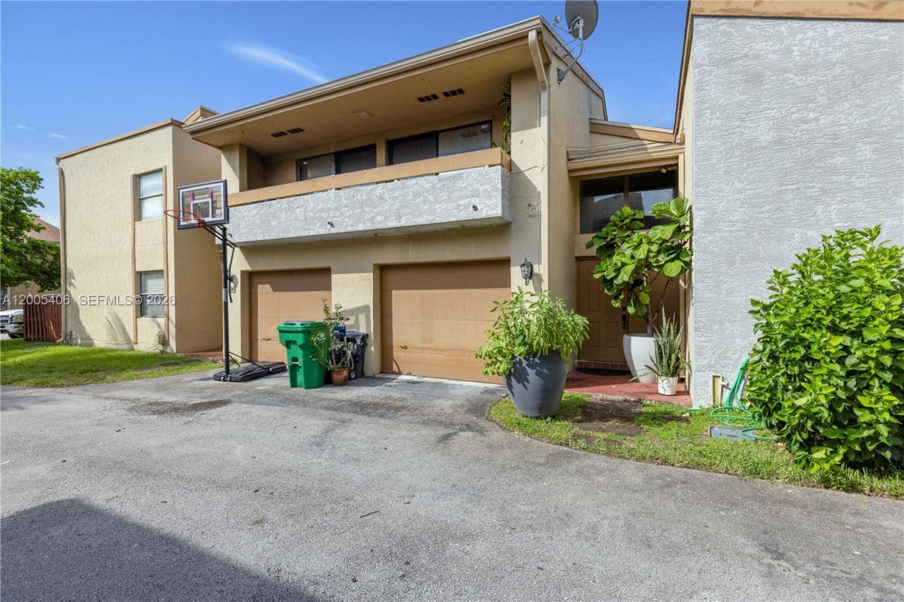 8390 N Missionwood Cir , Unit D-18, Miramar, FL 33025 Photo