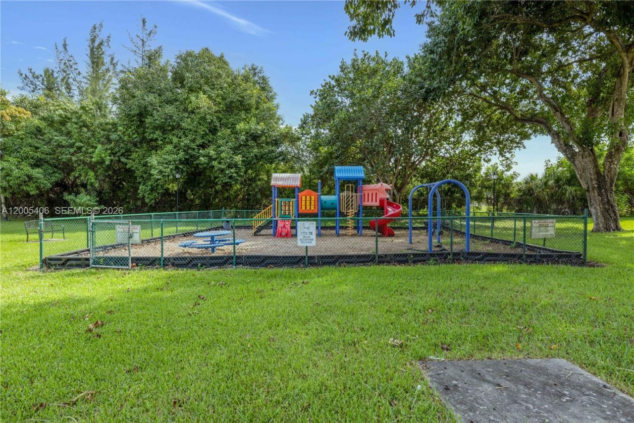 8390 N Missionwood Cir , Unit D-18, Miramar, FL 33025 Photo