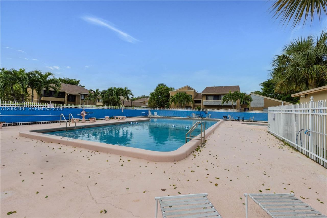 8390 N Missionwood Cir , Unit D-18, Miramar, FL 33025 Photo