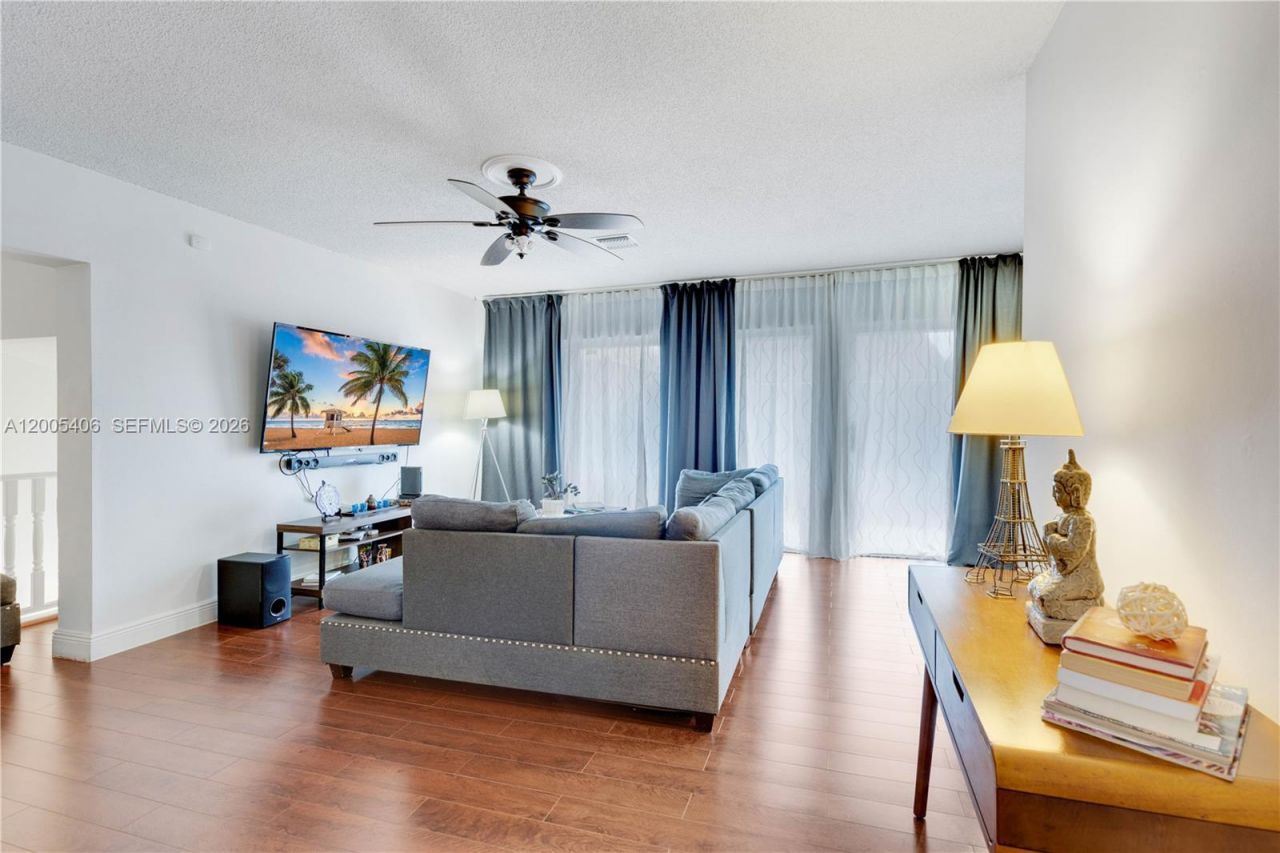 8390 N Missionwood Cir , Unit D-18, Miramar, FL 33025 Photo