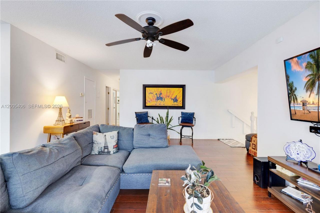 8390 N Missionwood Cir , Unit D-18, Miramar, FL 33025 Photo
