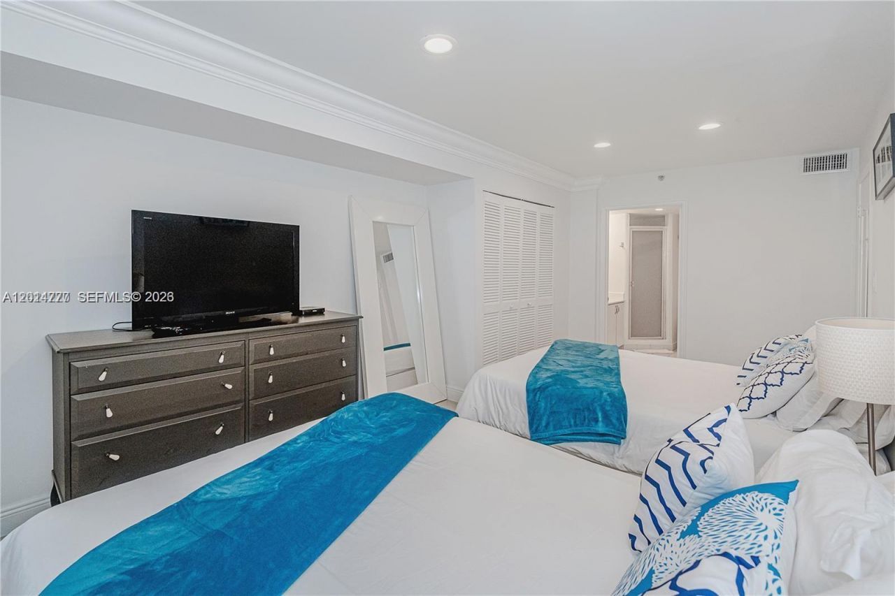 5225 Collins Ave , Unit 407, Miami Beach, FL 33140 Photo