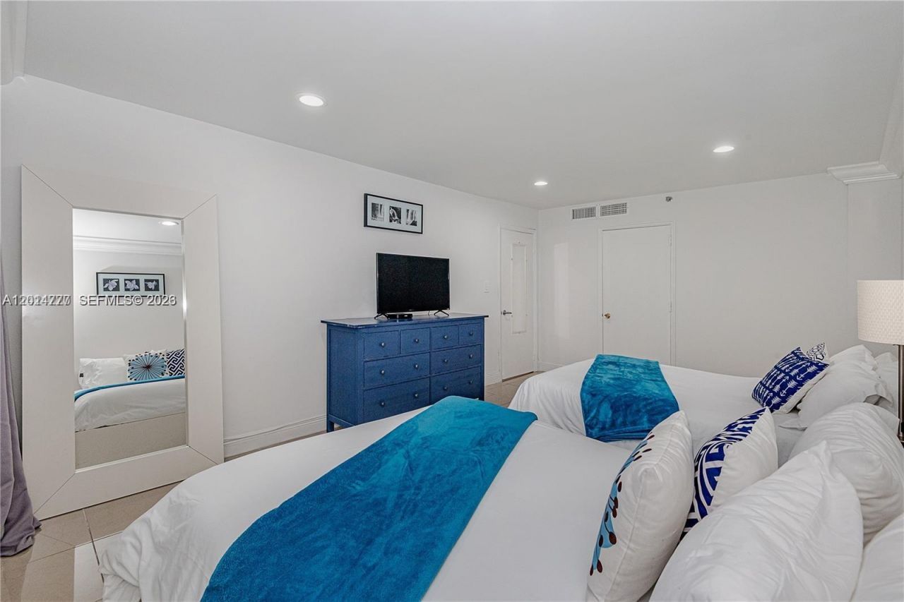 5225 Collins Ave , Unit 407, Miami Beach, FL 33140 Photo