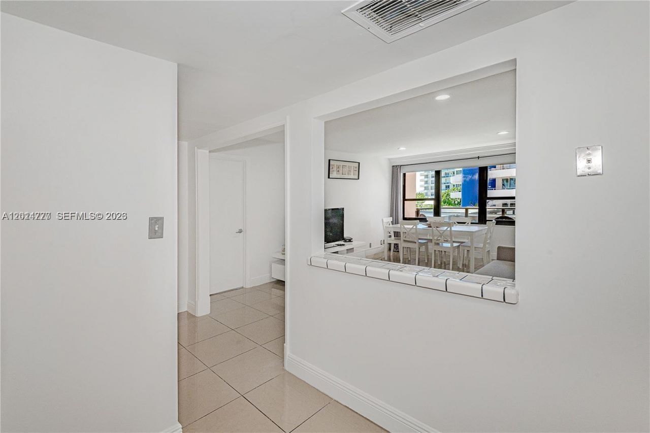 5225 Collins Ave , Unit 407, Miami Beach, FL 33140 Photo