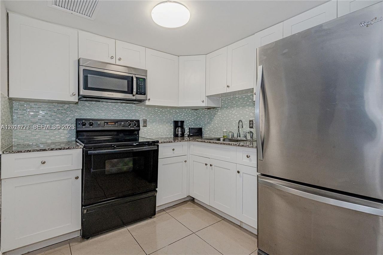 5225 Collins Ave , Unit 407, Miami Beach, FL 33140 Photo
