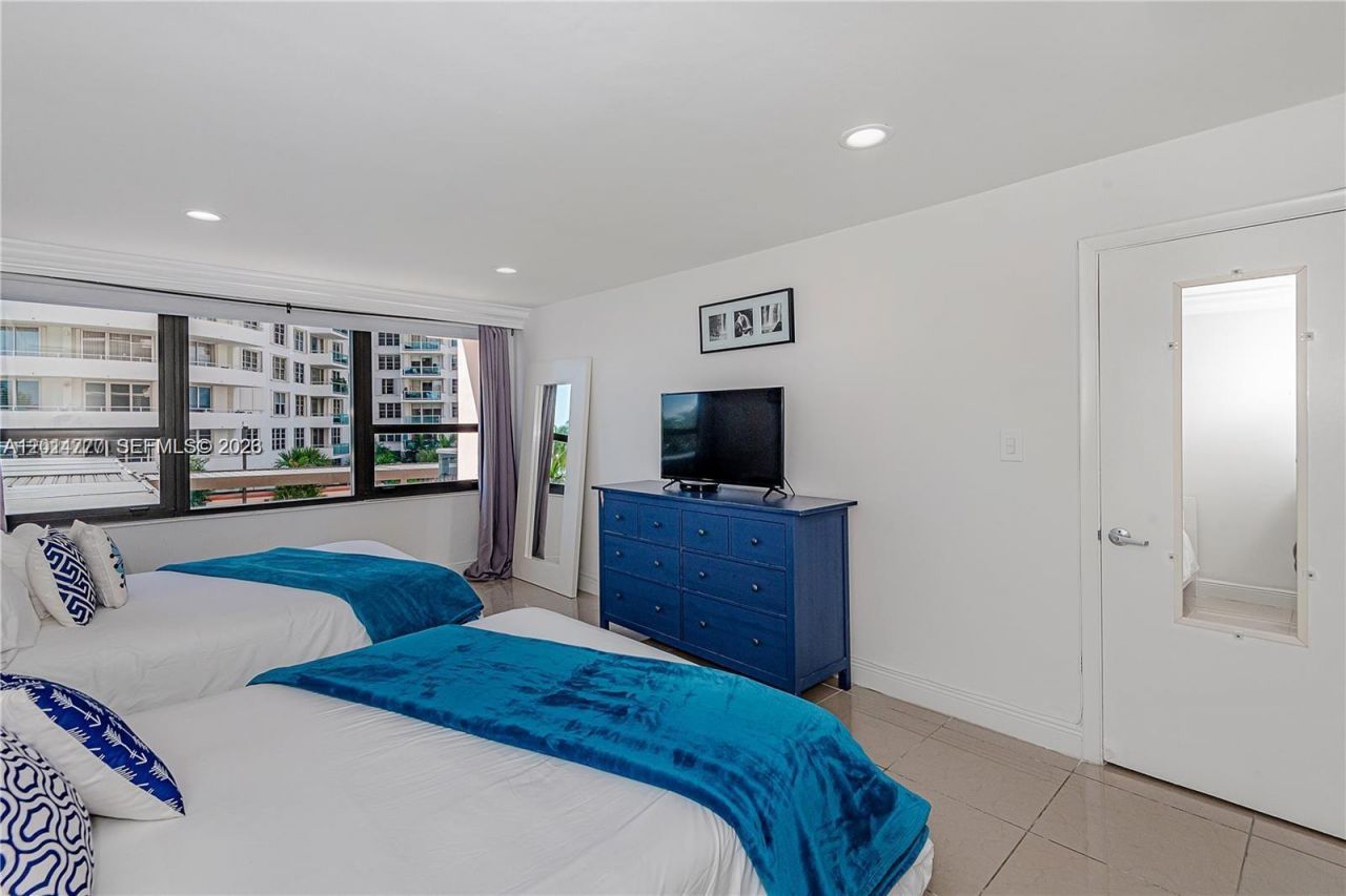5225 Collins Ave , Unit 407, Miami Beach, FL 33140 Photo