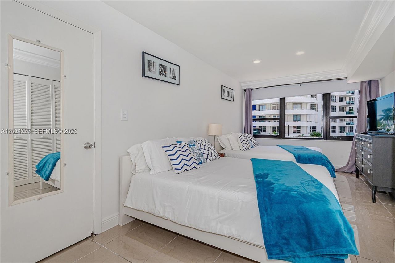 5225 Collins Ave , Unit 407, Miami Beach, FL 33140 Photo
