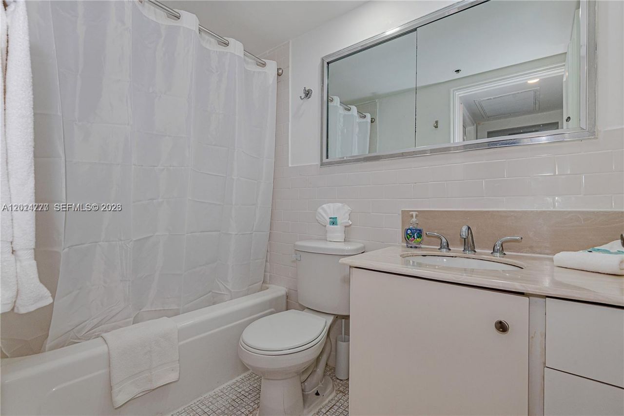 5225 Collins Ave , Unit 407, Miami Beach, FL 33140 Photo